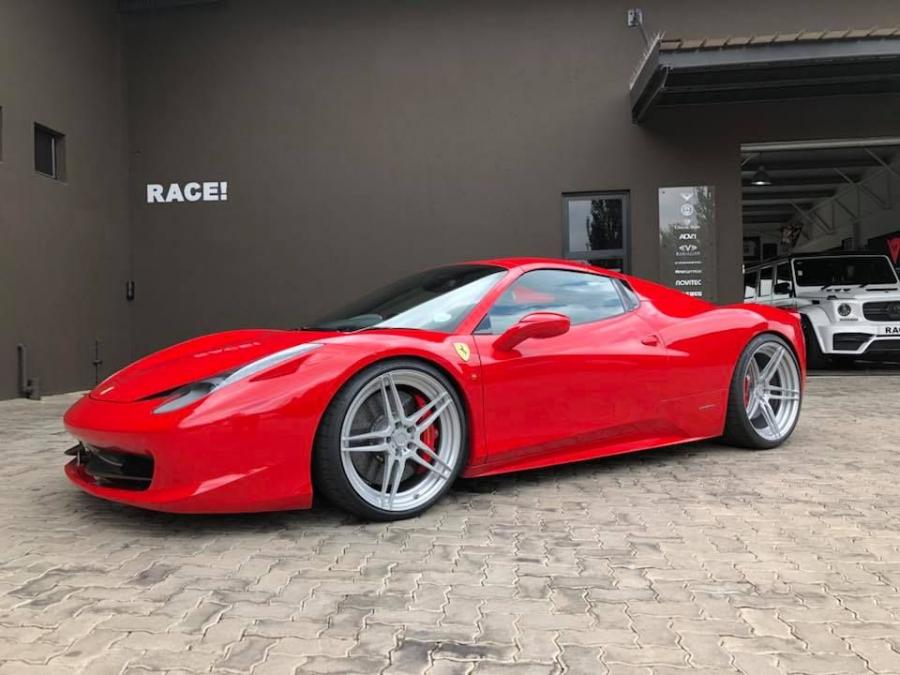  Ferrari 458 Italia by RACE! 2017 года  (фото 5 из 6)